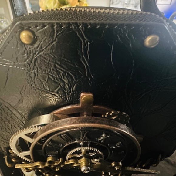 BRAND NEW Unique Crossbody Women's Shoulder Bag Leather Message Clock Black! - Picture 5 of 11